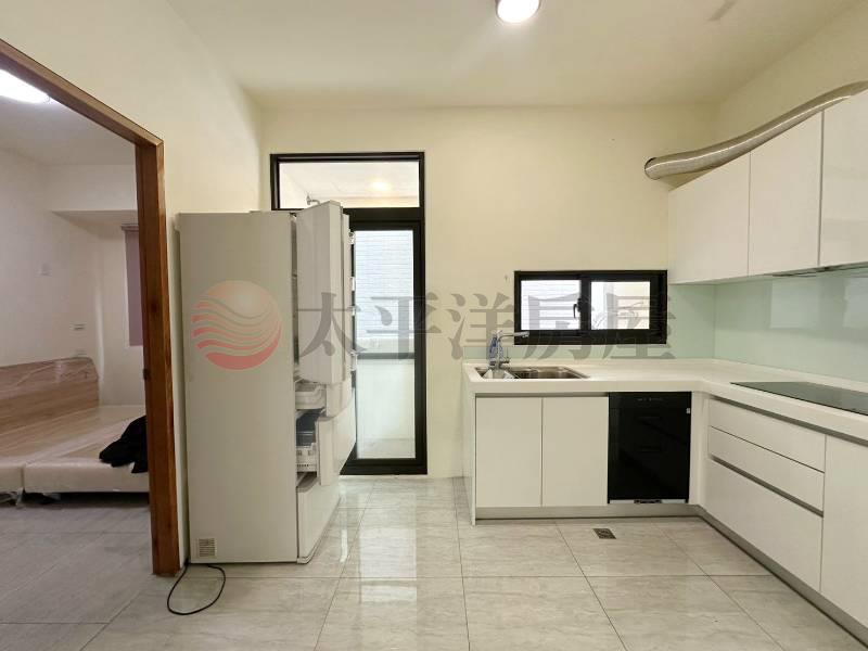 賀里昂成功東路三房平車