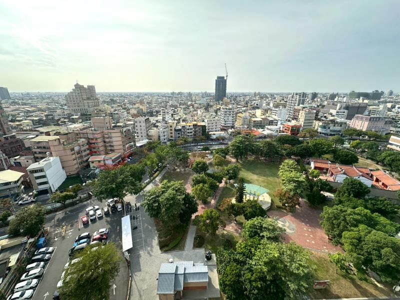 面公園頂樓國宅