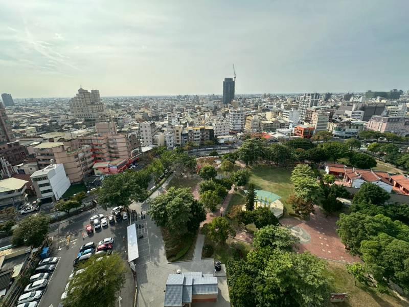 面公園頂樓國宅
