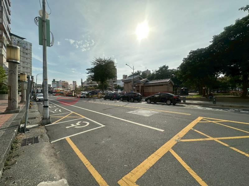 面公園頂樓國宅