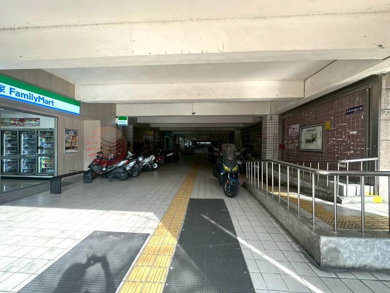 面公園頂樓國宅