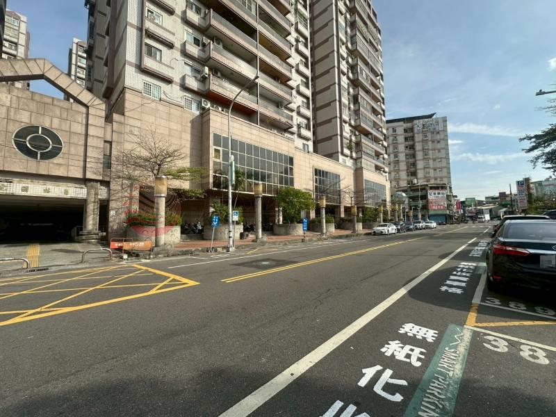 面公園頂樓國宅