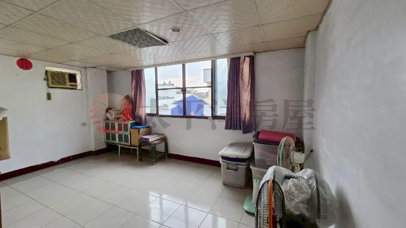 員林轉運站旁邊間店面