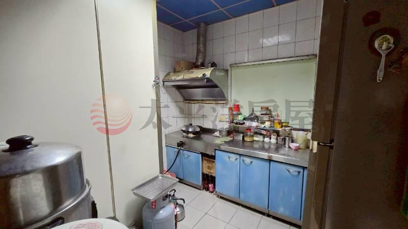 員林轉運站旁邊間店面