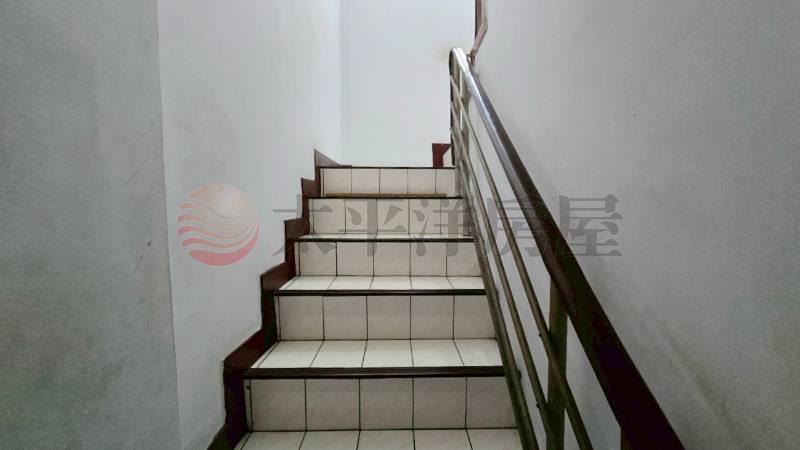 員林轉運站旁邊間店面