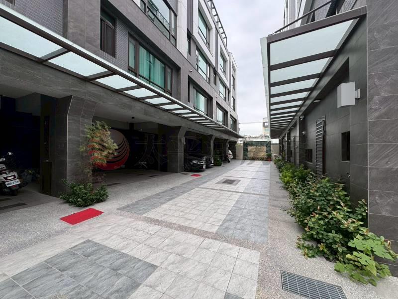 上城悅雙車電梯透天別墅