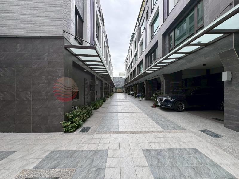 上城悅雙車電梯透天別墅