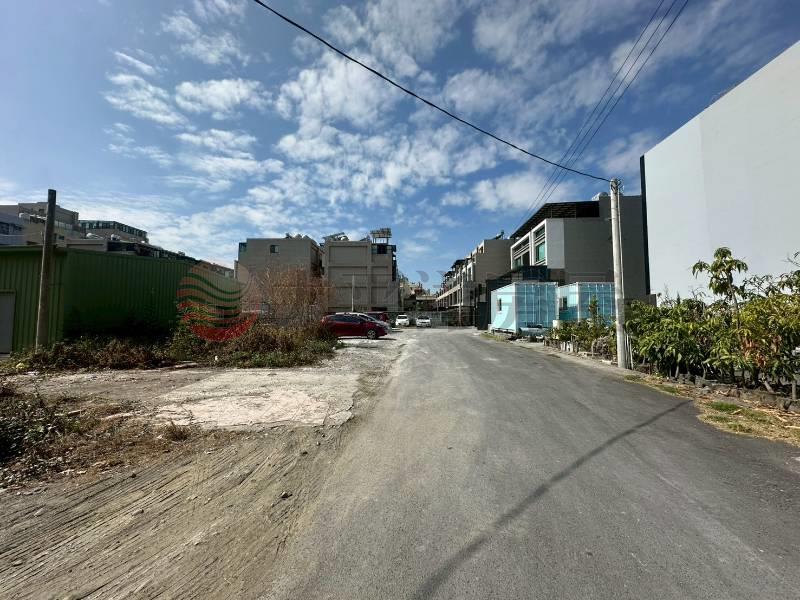 員林新三條段美建地
