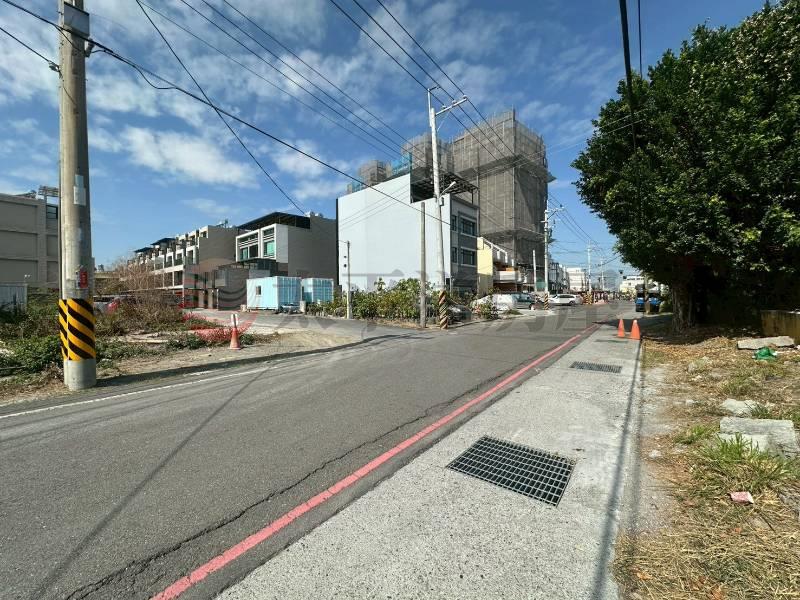 員林新三條段美建地